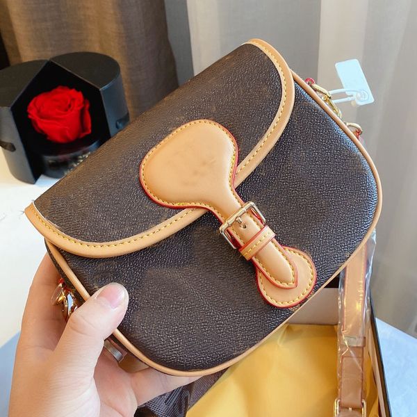 2021 new temperament womens messenger bag shoulder cross body bags classic fashion bags crossbody cell phone bags 20*16*6cm
2021 new temperament womens messenger bag shoulder cross body bags classic fashion bags crossbody cell phone bags 20*16*6cm