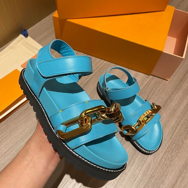 

Luxury design women's flat sandals Textured soft leather sandals with thick metal chains Retro style ankle buckle women's sandal summer shoe