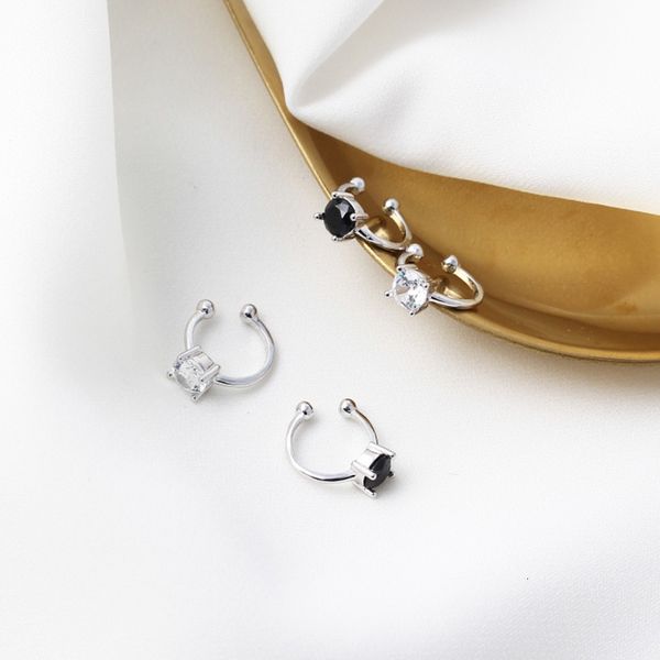 yhe069 japanese and us character minimalist zircon ear clip s925 silver chaoren no ear hole black and white zircon earrings, Golden;silver
yhe069 japanese and us character minimalist zircon ear clip s925 silver chaoren no ear hole black and white zircon earrings, Golden;silver