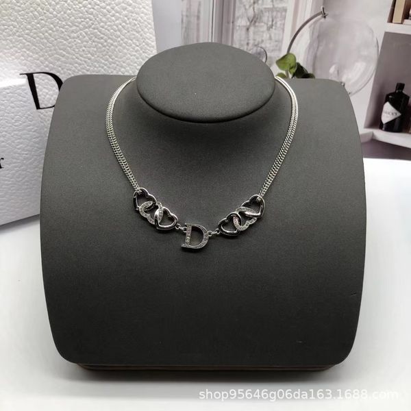 2021 new designer family letter double heart-shaped multi-layer chain necklace women's neck, Silver
2021 new designer family letter double heart-shaped multi-layer chain necklace women's neck, Silver
