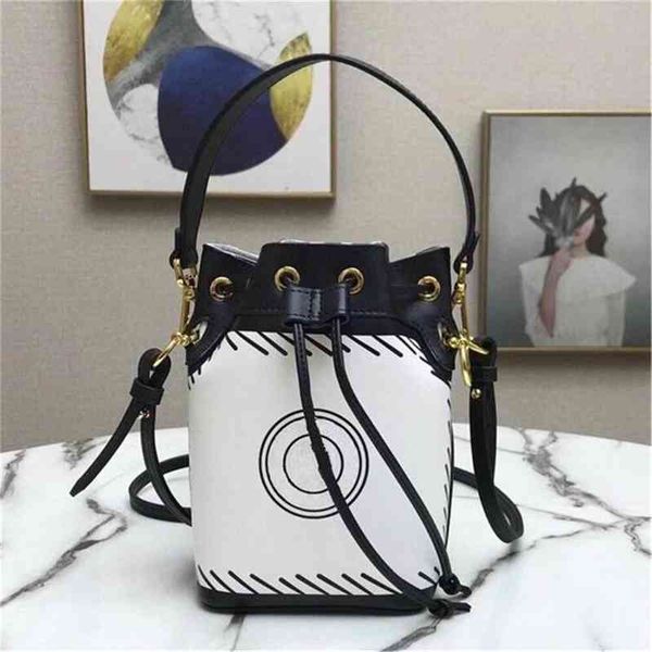 women luxurys designers bags 2021 portable protective cover waterproof retro fashion shockproof c designer handbag handbags totes crossbody
women luxurys designers bags 2021 portable protective cover waterproof retro fashion shockproof c designer handbag handbags totes crossbody