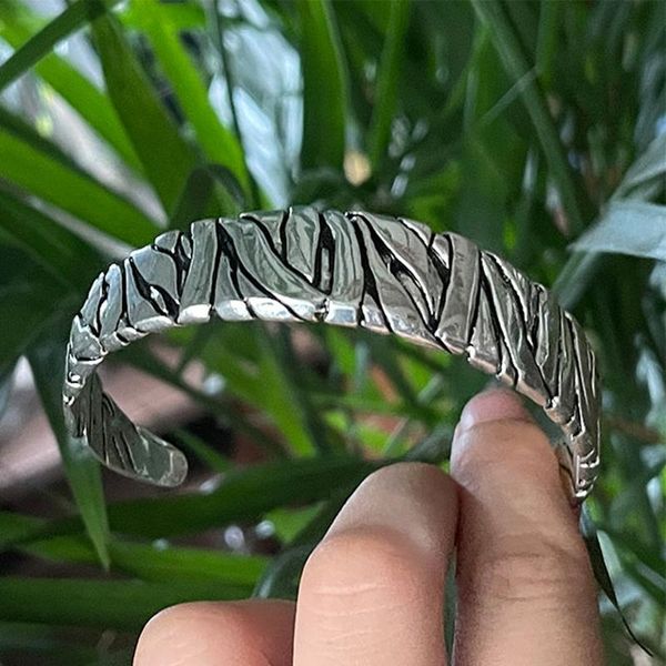 bangle vintage style silver color irregular twisted pattern bracelet for men jewelry, Black
bangle vintage style silver color irregular twisted pattern bracelet for men jewelry, Black