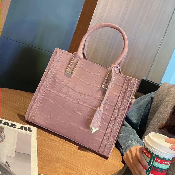 2021 commuter bag one-shoulder business pattern large capacity handbag crocodile lady new simple gkeve
2021 commuter bag one-shoulder business pattern large capacity handbag crocodile lady new simple gkeve
