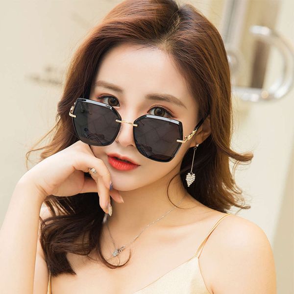 2020 new polarizing sunglasses for women tr-90 fashion box sunglasses for women, White;black
2020 new polarizing sunglasses for women tr-90 fashion box sunglasses for women, White;black