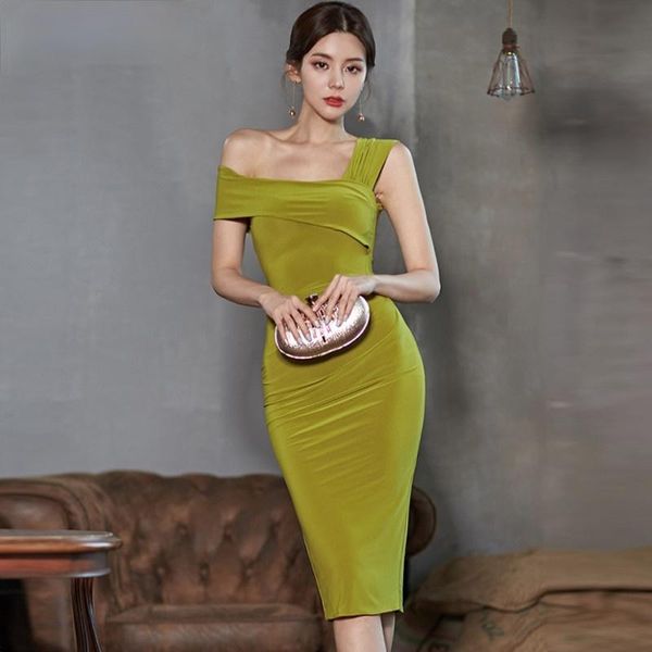 casual dresses cold-shoulder bodycon women dress elegant slash-neck velvet female party 2021 spring pencil vestidos femme, Black;gray
casual dresses cold-shoulder bodycon women dress elegant slash-neck velvet female party 2021 spring pencil vestidos femme, Black;gray
