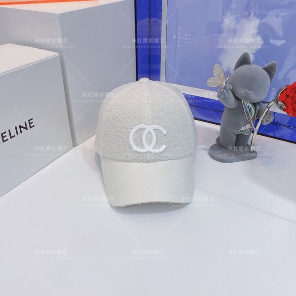xiaoxiang correct version ~ 21 autumn and winter new lamb wool collage baseball warm trend age reducing cap, Blue;gray
xiaoxiang correct version ~ 21 autumn and winter new lamb wool collage baseball warm trend age reducing cap, Blue;gray