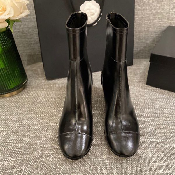 2021 ss women shoes designer high-heeled comfortable casual brand classic luxury short boots size 35-40, Red;white
2021 ss women shoes designer high-heeled comfortable casual brand classic luxury short boots size 35-40, Red;white