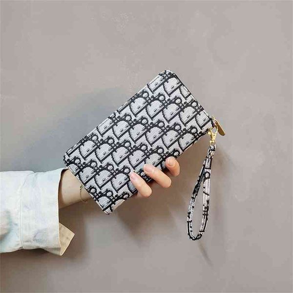 ins wallet single zipper large capacity women's hand bag long zero fashion mobile phone card 60% off wholesale sales, Red;black
ins wallet single zipper large capacity women's hand bag long zero fashion mobile phone card 60% off wholesale sales, Red;black