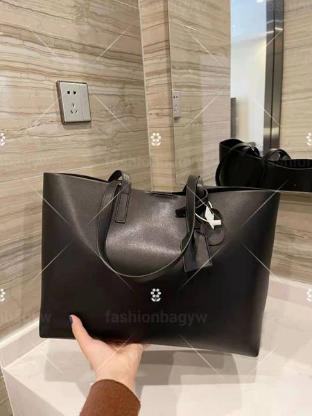 fashion women men solid color leather shoulder bag luxury lapwork large capacity vacation casual designer metal letters beach shopping tote
fashion women men solid color leather shoulder bag luxury lapwork large capacity vacation casual designer metal letters beach shopping tote