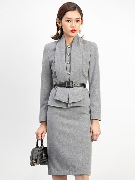 autumn and winter 2021 new casual fashionable light mature style fried street heart machine design sense socialite suit skirt two-piece set, Black;gray
autumn and winter 2021 new casual fashionable light mature style fried street heart machine design sense socialite suit skirt two-piece set, Black;gray