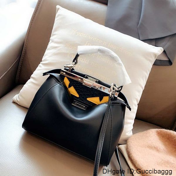 real leather crossbody bags quality women shoulder handbag style womens tote bag high ladies shopping handbag
real leather crossbody bags quality women shoulder handbag style womens tote bag high ladies shopping handbag