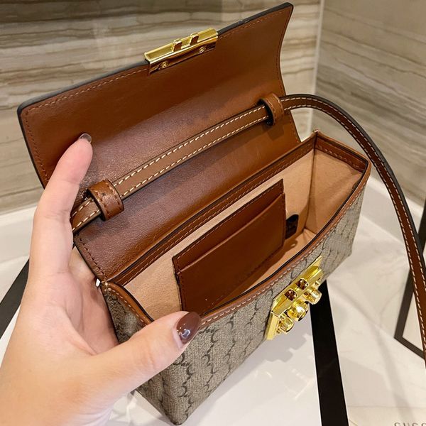 mini cross body bag tote bags cowhide leather and canvas handbag fashion cover flap letter handbags golden hardware good quality
mini cross body bag tote bags cowhide leather and canvas handbag fashion cover flap letter handbags golden hardware good quality