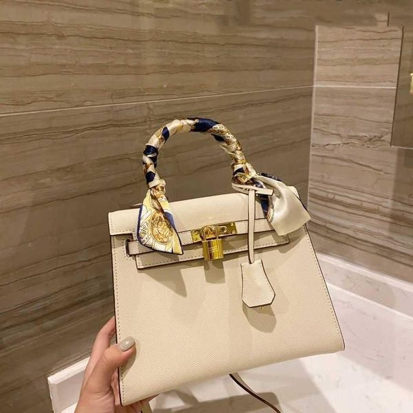 large-capacity handbagsleather palm new bag super classic, with scarves, folding packaging bags
large-capacity handbagsleather palm new bag super classic, with scarves, folding packaging bags
