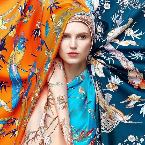scarves baoshidi 2021 autumn 100% satin silk 88*88 large square scarfs, original design scarf, elegant lady gift shawl, Blue;gray
scarves baoshidi 2021 autumn 100% satin silk 88*88 large square scarfs, original design scarf, elegant lady gift shawl, Blue;gray