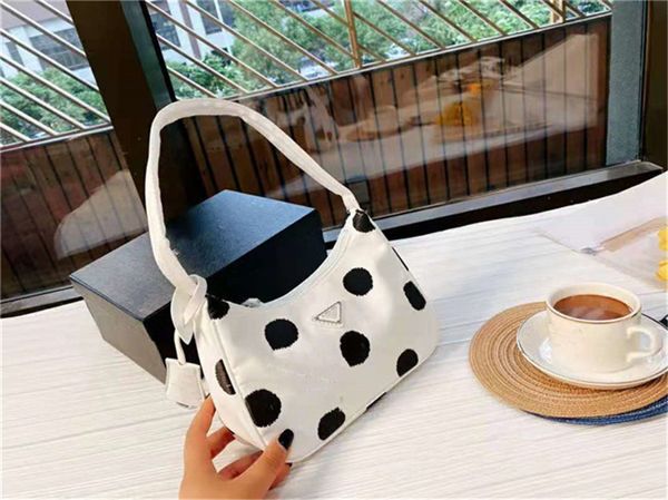 2021 brand underarm bag luxury designer ladies handbags novel style high-quality handbag large capacity compact and lightweight bags
2021 brand underarm bag luxury designer ladies handbags novel style high-quality handbag large capacity compact and lightweight bags