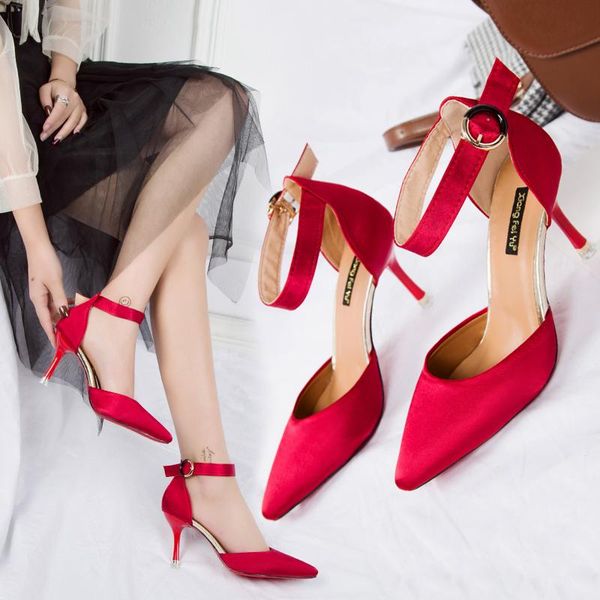 dress shoes silk and satin single shoes, fine-heeled, point-toed high-heeled with red head, Black
dress shoes silk and satin single shoes, fine-heeled, point-toed high-heeled with red head, Black