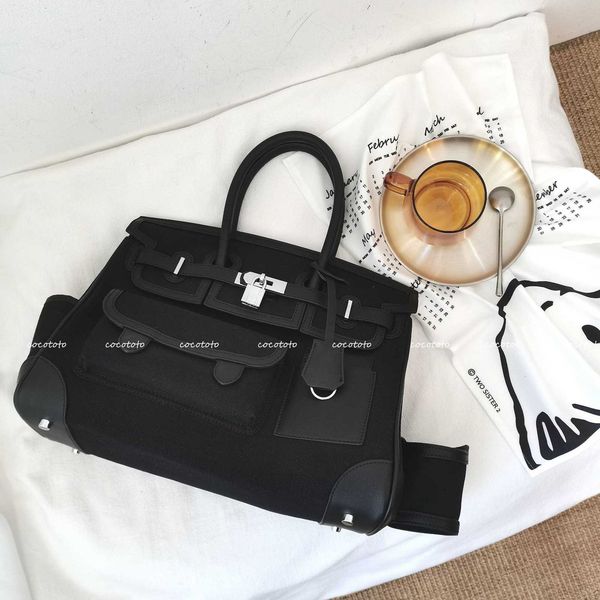 2021 new net red multi functional canvas pu splicing messenger bag for men and women
2021 new net red multi functional canvas pu splicing messenger bag for men and women