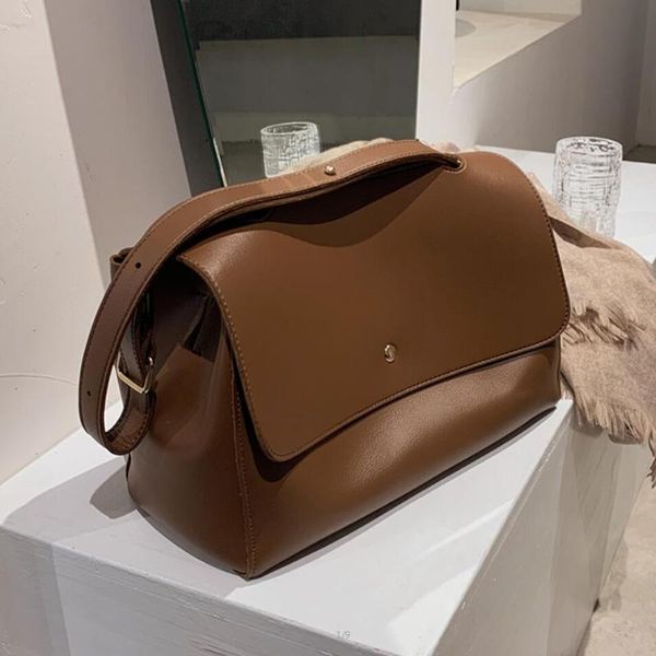 cross body vintage large tote bag 2021 quality pu leather women's designer handbag capacity armpit portable shoulder bags
cross body vintage large tote bag 2021 quality pu leather women's designer handbag capacity armpit portable shoulder bags