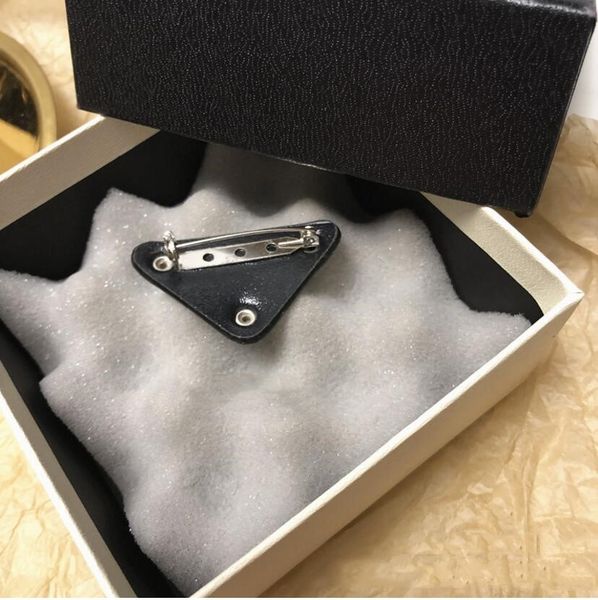 2021 selling products brooches men's high-quality brooches jewelry women's fashion accessories gifts 4 colors optional ing, Gray
2021 selling products brooches men's high-quality brooches jewelry women's fashion accessories gifts 4 colors optional ing, Gray