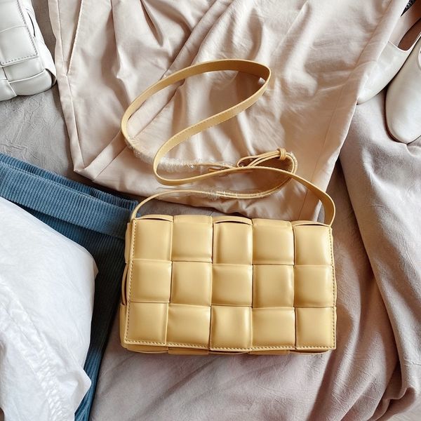 2021 ss woven pillow shopping lady hand shoulder s women fashion leisure temperament pleated plaid bag luxurys designers
2021 ss woven pillow shopping lady hand shoulder s women fashion leisure temperament pleated plaid bag luxurys designers