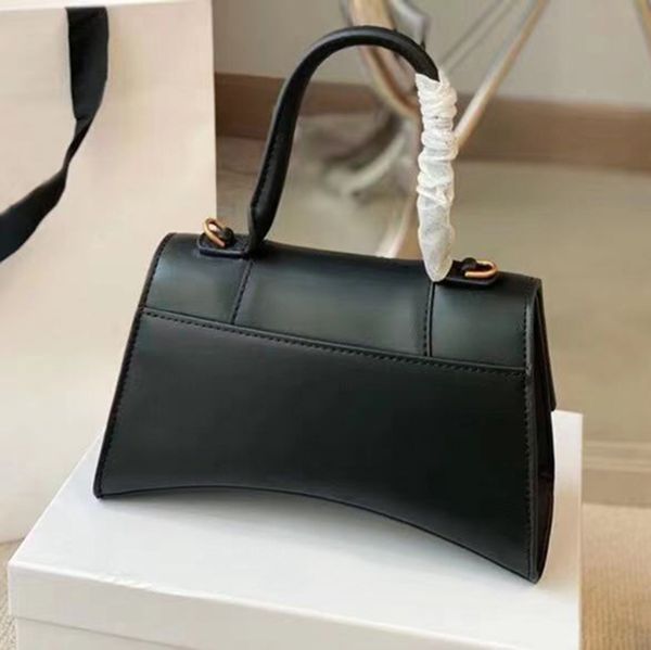 luxury fashion brand designer large 23*15cm small 20*12cm classic messenger handbag lady 3a + leather shoulder bag, Black
luxury fashion brand designer large 23*15cm small 20*12cm classic messenger handbag lady 3a + leather shoulder bag, Black