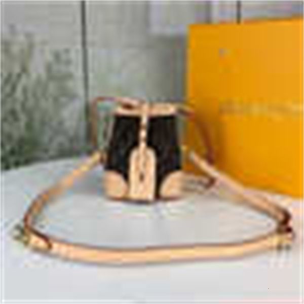 body brand r luxury bags ale# women's shoulder bags cross 2020 spring handles and summer totes women's handbags iconic bag clutch
body brand r luxury bags ale# women's shoulder bags cross 2020 spring handles and summer totes women's handbags iconic bag clutch