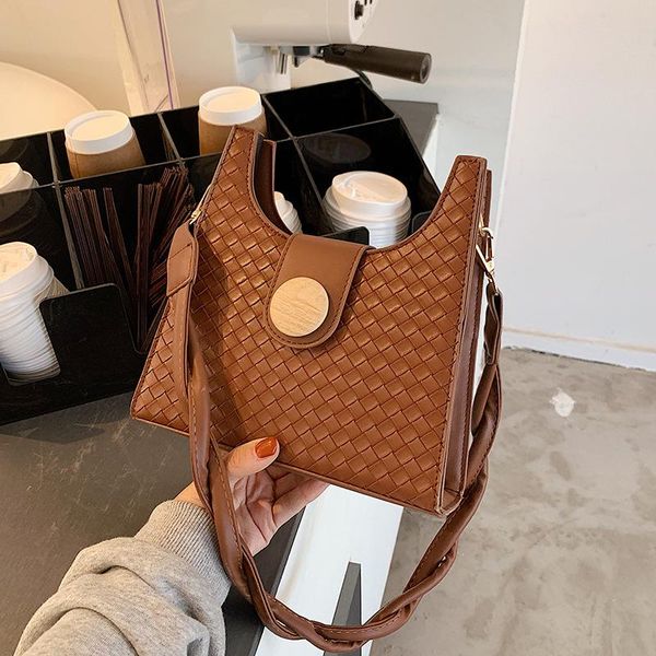 cross body ladies spring fashion hand woven shoulder bag brand texture simple underarm knitting messenger
cross body ladies spring fashion hand woven shoulder bag brand texture simple underarm knitting messenger