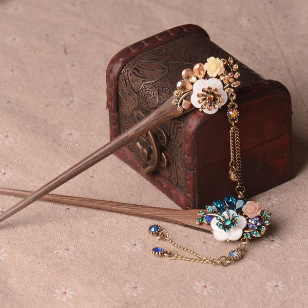 factory wholesale palace step shake lady diamond log disk ethnic antique hair ornament wooden hairpin hea/rtsch/rome
factory wholesale palace step shake lady diamond log disk ethnic antique hair ornament wooden hairpin hea/rtsch/rome