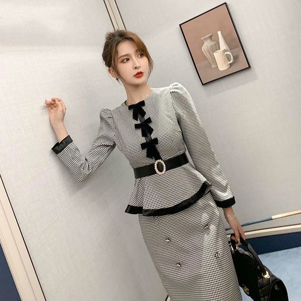 autumn female fashion houndstooth profession with belt jacket + high waist skirt suits of two y363 parts iu2u, Black;gray
autumn female fashion houndstooth profession with belt jacket + high waist skirt suits of two y363 parts iu2u, Black;gray