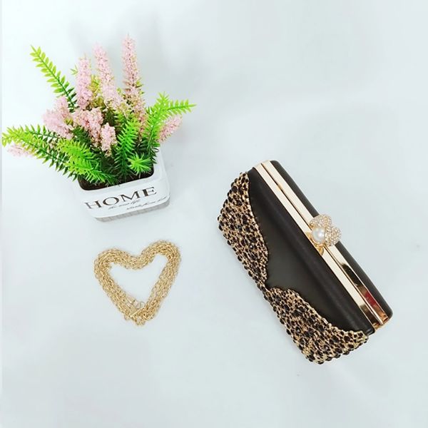 2020 new designer bling glitter luxury diamond evening diamond bag crystal party bag peacock clutch purse
2020 new designer bling glitter luxury diamond evening diamond bag crystal party bag peacock clutch purse