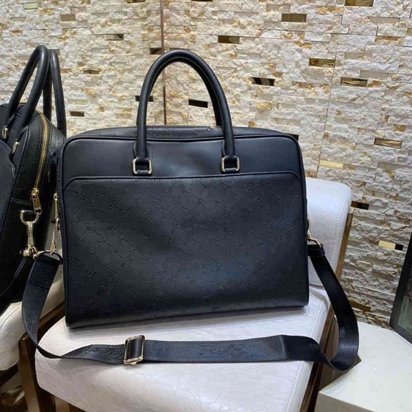 designer men's shoulder briefcase black leather tote business lapbag messenger bag 5a products
designer men's shoulder briefcase black leather tote business lapbag messenger bag 5a products