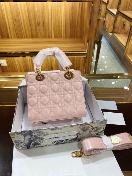 famous luxury designer princess lady women fashion vintage clutch handbags removable badge broadband patent leather alligator clutch bags0, Black
famous luxury designer princess lady women fashion vintage clutch handbags removable badge broadband patent leather alligator clutch bags0, Black