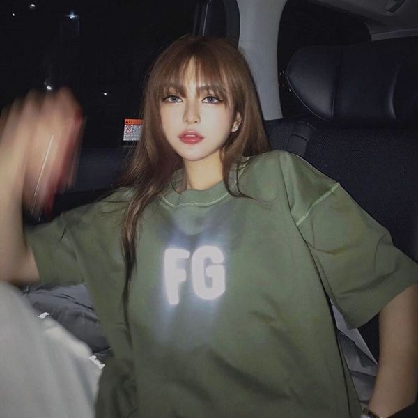 brand fear of god main line fg rich short sleeve loose reflective fog olive green couple t-shirt for men, White;black
brand fear of god main line fg rich short sleeve loose reflective fog olive green couple t-shirt for men, White;black