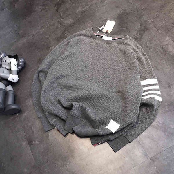 2022 factory wholesale new couple waffle arm classic bars men and women loose leisure versatile sports round neck pullover spring, Black
2022 factory wholesale new couple waffle arm classic bars men and women loose leisure versatile sports round neck pullover spring, Black