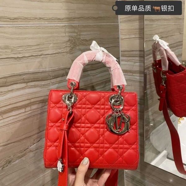 bags d di ce 2021 casual, versatile and fashionable h-held cross carry small fragrance leather women's bag princess
bags d di ce 2021 casual, versatile and fashionable h-held cross carry small fragrance leather women's bag princess