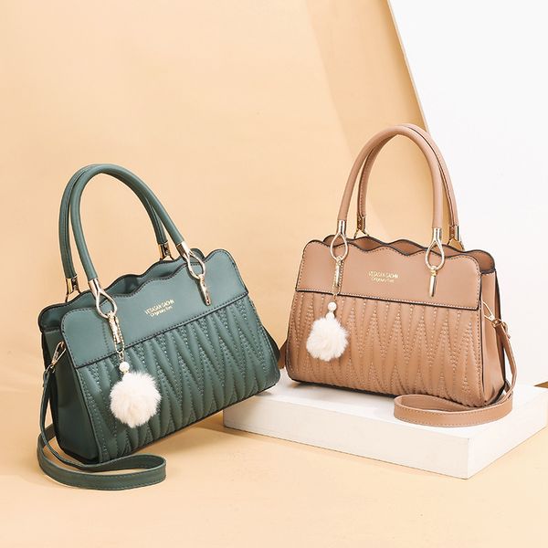 2021 new women's big bag single shoulder bag middle age messenger bag simple trend atmosphere rhombic handbag c0301
2021 new women's big bag single shoulder bag middle age messenger bag simple trend atmosphere rhombic handbag c0301