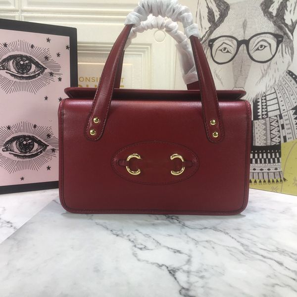 women luxurys designers bags 2021 fashion horsebit buckle portable cosmetic bag classic comfortable large capacity elegant retro handbag 627
women luxurys designers bags 2021 fashion horsebit buckle portable cosmetic bag classic comfortable large capacity elegant retro handbag 627