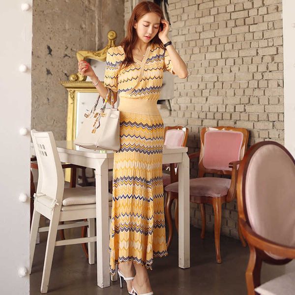 summer fashion stretch 2 piece suits women elegant v-neck knitted waves jacquard + a-line long skirts 210529, White
summer fashion stretch 2 piece suits women elegant v-neck knitted waves jacquard + a-line long skirts 210529, White