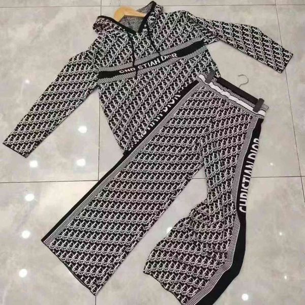 70% off autumn 2021 new loose fashion letter hooded simple two-piece set of long sleeved trousers for women, Gray
70% off autumn 2021 new loose fashion letter hooded simple two-piece set of long sleeved trousers for women, Gray