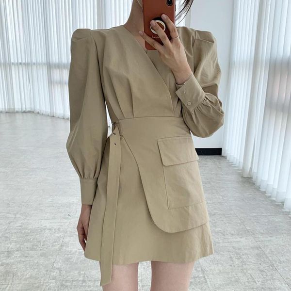 casual dresses women 2021 korean fashion and elegance v-neck cross side buckle belt puff sleeve fake two-piece dress short vestidos, Black;gray
casual dresses women 2021 korean fashion and elegance v-neck cross side buckle belt puff sleeve fake two-piece dress short vestidos, Black;gray