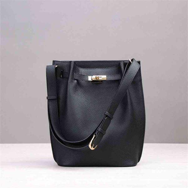 women luxurys designers bags 2021 autumn and winter head leather portable one large capacity leis designer handbag handbags totes crossbody
women luxurys designers bags 2021 autumn and winter head leather portable one large capacity leis designer handbag handbags totes crossbody