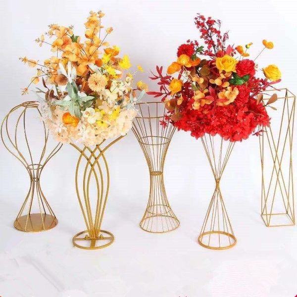 vases wedding props artificial flowers stand gold wrought iron flower arrangement road lead party layout main table decoration
vases wedding props artificial flowers stand gold wrought iron flower arrangement road lead party layout main table decoration