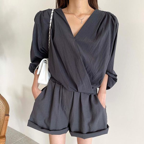 women's tracksuits 2021 summer style v-neck pullover loose thin sunscreen shirt + high waist casual wide-leg shorts suit kk722, Gray
women's tracksuits 2021 summer style v-neck pullover loose thin sunscreen shirt + high waist casual wide-leg shorts suit kk722, Gray