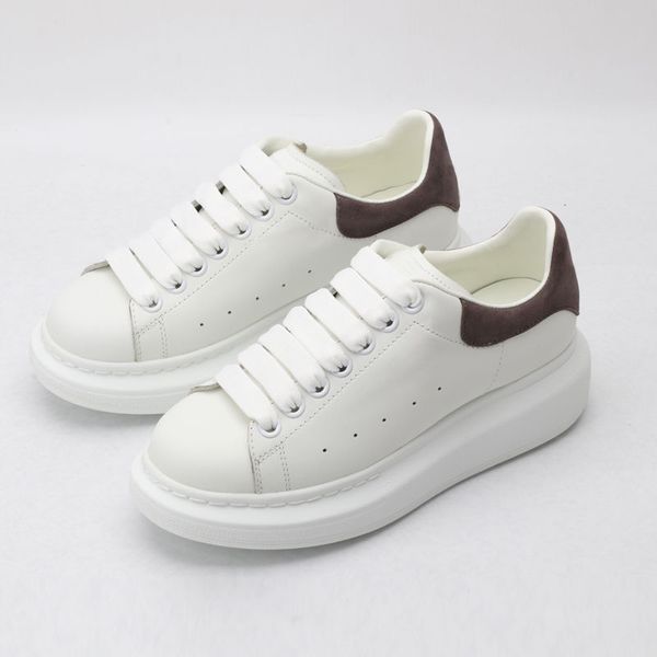 2021 high-quality designer fashion men's and women's small white shoes thick-soled oversized sneakers size 36-45
2021 high-quality designer fashion men's and women's small white shoes thick-soled oversized sneakers size 36-45