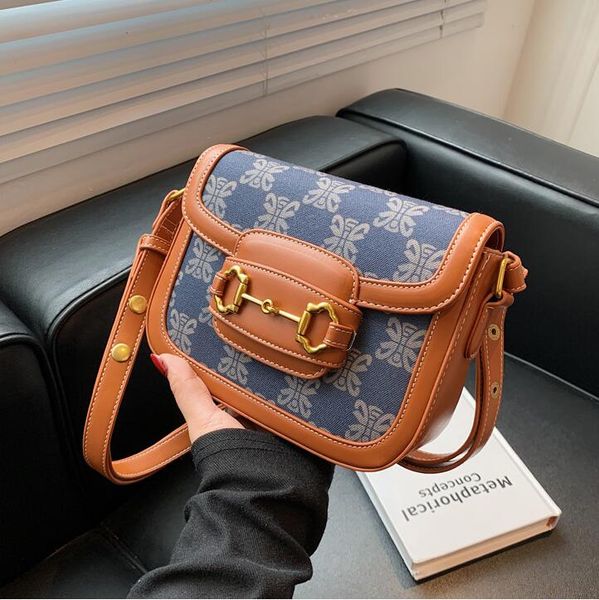 wholesale women leathers shoulder bags printed fashion handbag in winter street personality color matching leather messenger bag cover-shape, Black;red
wholesale women leathers shoulder bags printed fashion handbag in winter street personality color matching leather messenger bag cover-shape, Black;red