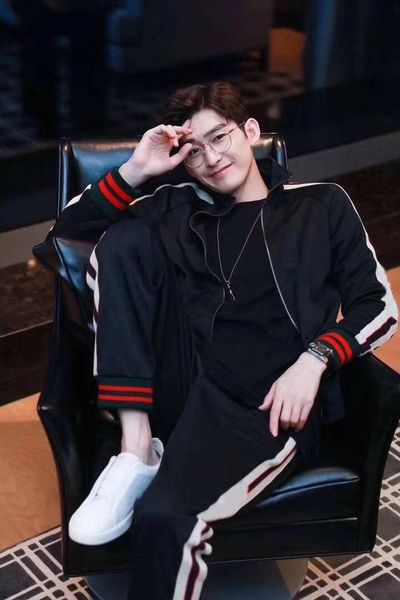 20ss selling mens pants fashion designer sweat pants details metal stitching classic design letters on both sides seasons fit trousers, Black
20ss selling mens pants fashion designer sweat pants details metal stitching classic design letters on both sides seasons fit trousers, Black