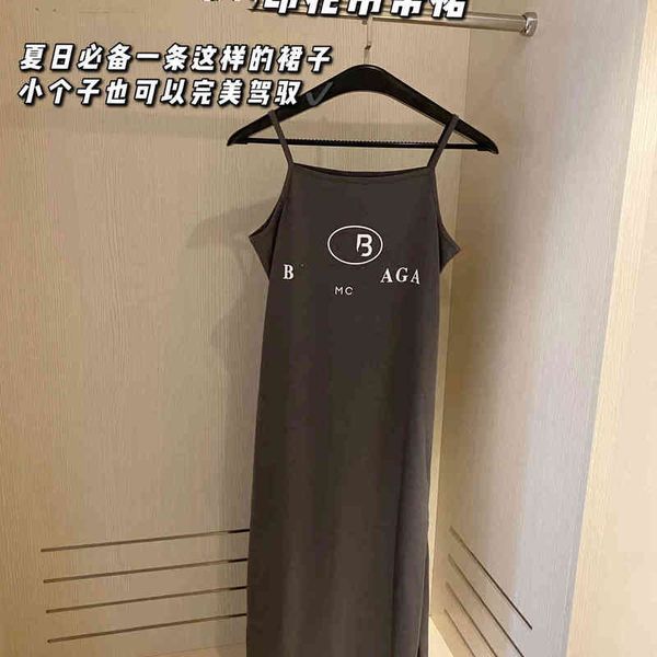 2022 factory wholesale new summer paris home dark grey b letter print split suspender skirt women's dress, Black;gray
2022 factory wholesale new summer paris home dark grey b letter print split suspender skirt women's dress, Black;gray