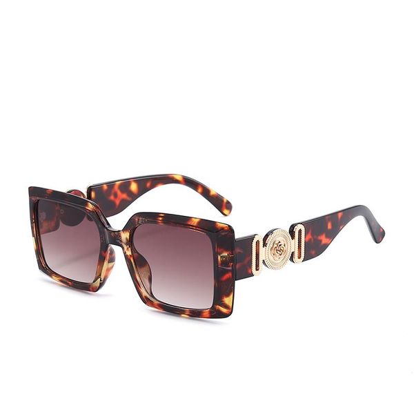 outdoor eyewear large frame anti-ultraviolet pc metal sunglasses for women fashion trend uv400 shopping glasses 2804
outdoor eyewear large frame anti-ultraviolet pc metal sunglasses for women fashion trend uv400 shopping glasses 2804