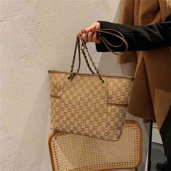 purse high capacity women's new signature check contrast underarm shoulder bag versatile tote bag
purse high capacity women's new signature check contrast underarm shoulder bag versatile tote bag