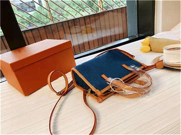 the latest brand mod els underarm bag luxury designer ladies handbag large-capacity handbags exquisite hardware practical models leisure 
the latest brand mod els underarm bag luxury designer ladies handbag large-capacity handbags exquisite hardware practical models leisure